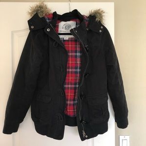 Cozy Black Puffy Jacket with Fur Lined Hood